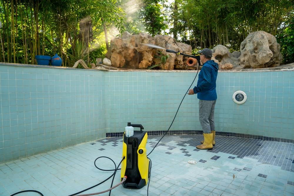 The Ultimate Guide to Landing a Pool Cleaner Job in the USA