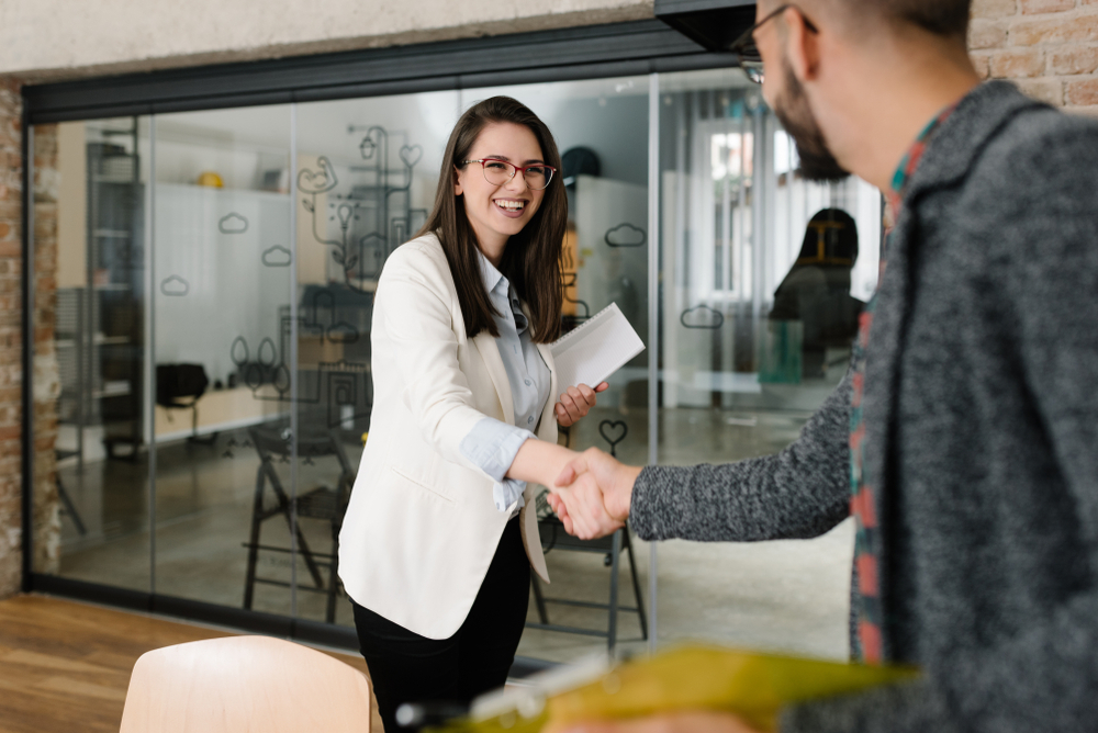 Worst Rookie Errors for First-Time UK Job Seekers: A picture showing a job seeker exchanging pleasantries with a lady recruiter.