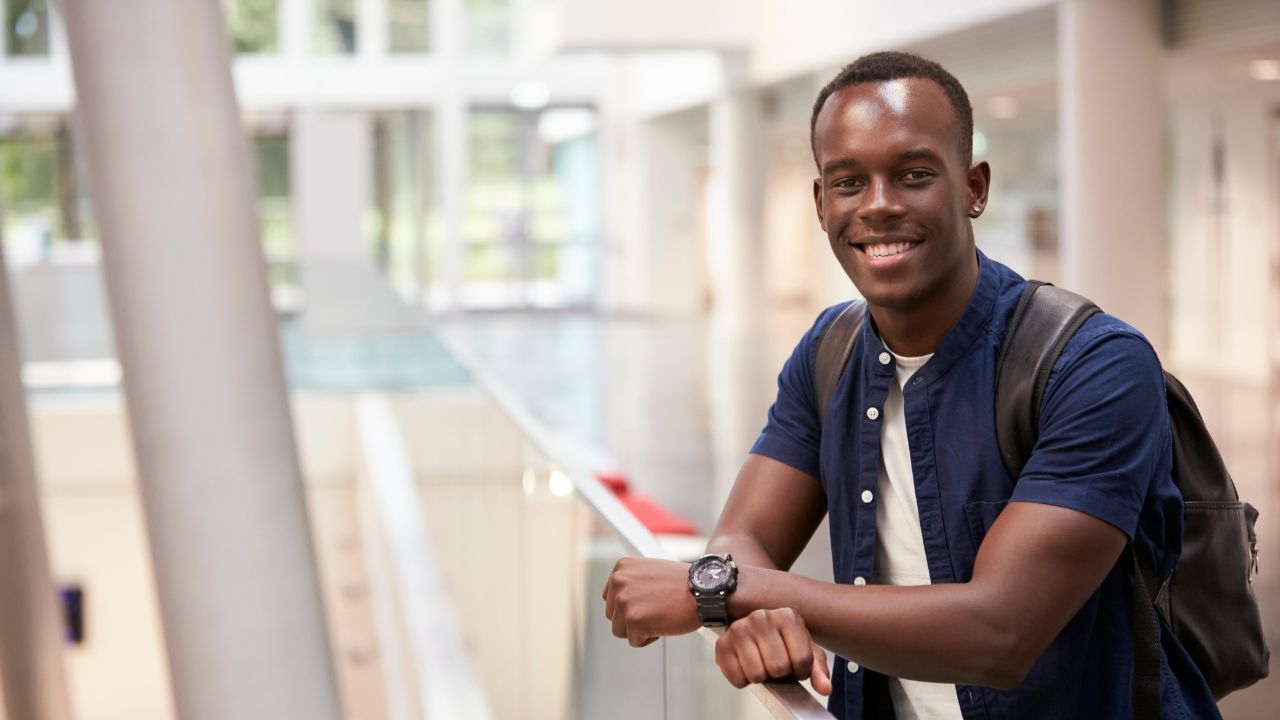 Top Side Hustles for Immigrants to Earn Extra Income Abroad